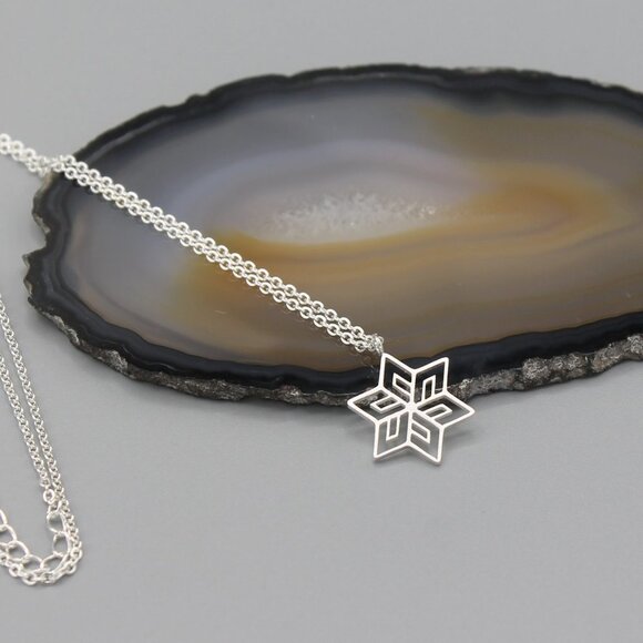Jewelry necklace snowflake Winter silver tone dainty minimalist modern new - Picture 3 of 8